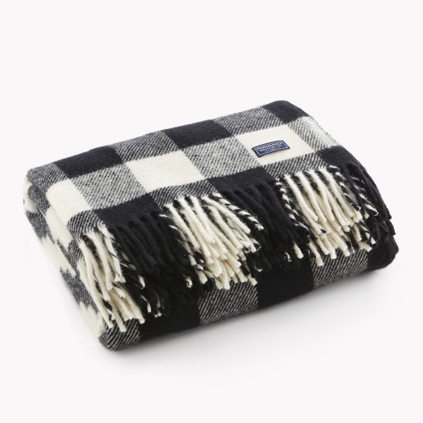 Get cozy with this on-trend buffalo check throw! Shop this & other buffalo check pieces on Havenly.