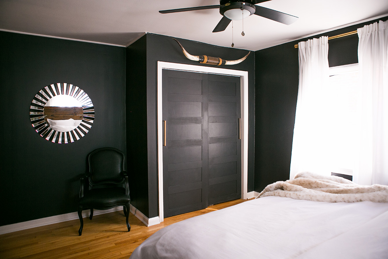 Create an affordable focal point with black and white