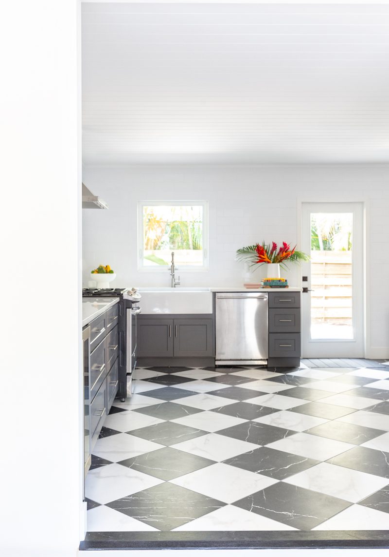 kitchen decor ideas | checkerboard tile