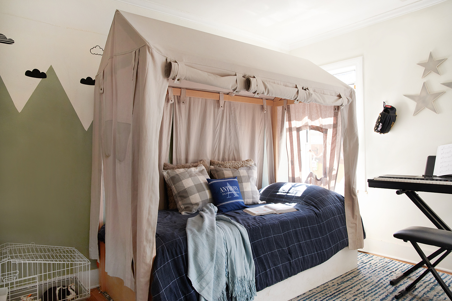 7 No Headboard Ideas for Small Bedrooms Havenly Blog Havenly
