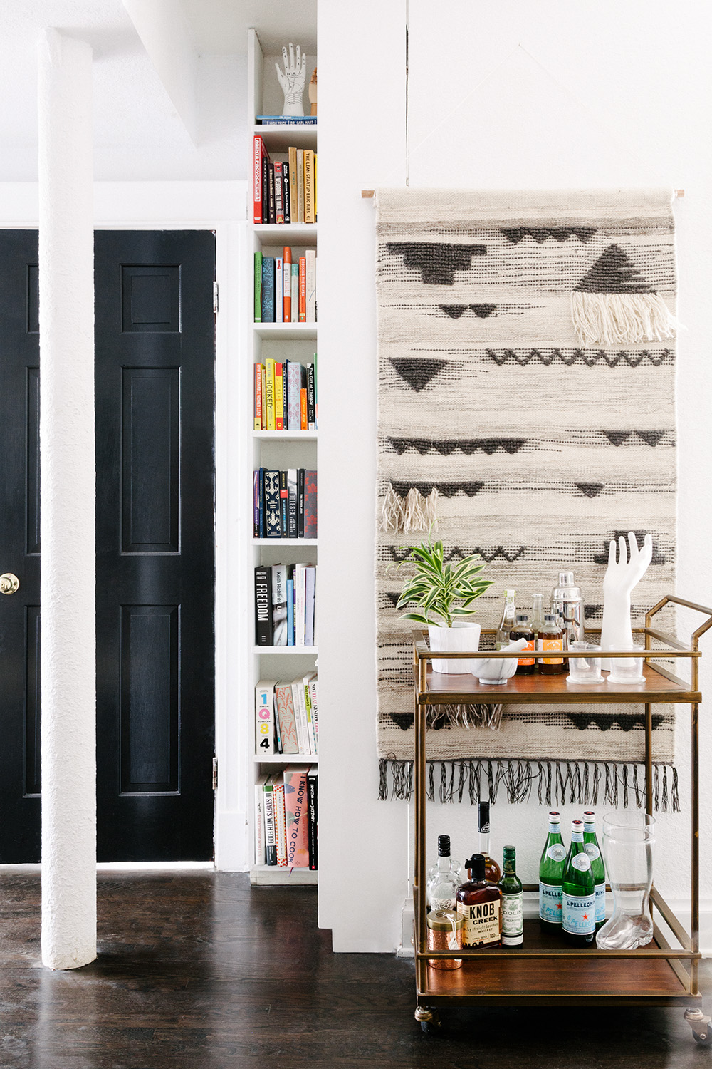 How To Decorate Dorm Walls Without Damaging Them Havenly Havenly