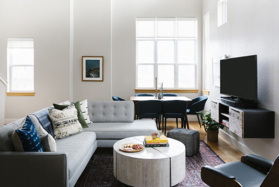 16 Designer Small Living Room Ideas With TV | Havenly Blog | Havenly ...