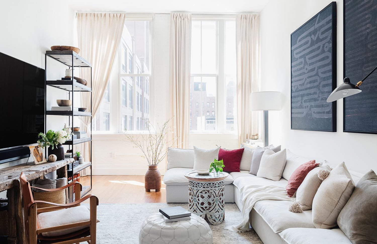 ingeniørarbejde Glæd dig Er velkendte 12 Designer Small Living Room Ideas With TV | Havenly Blog | Havenly  Interior Design Blog