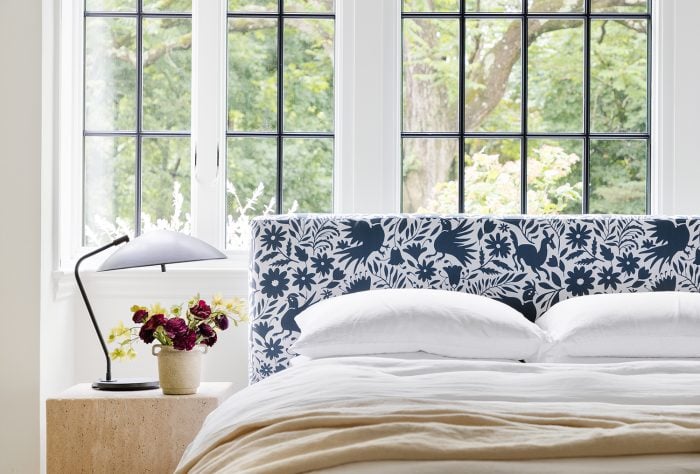 How to arrange pillows on a bed