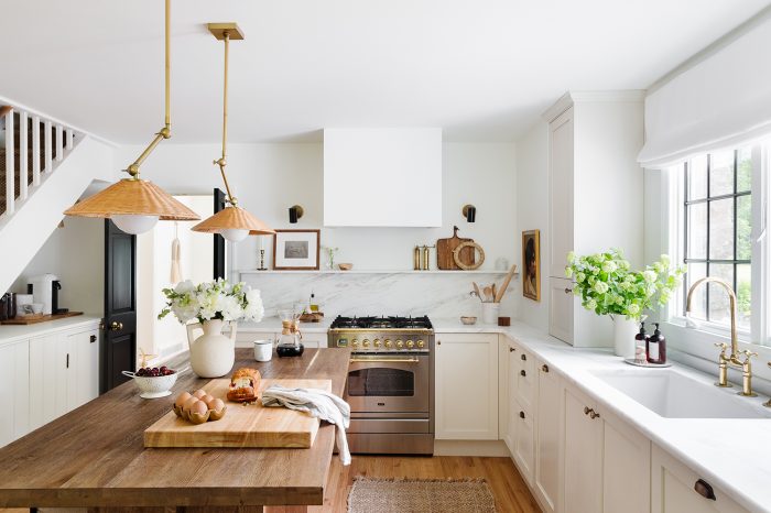 How to warm up an all white kitchen | White kitchen ideas